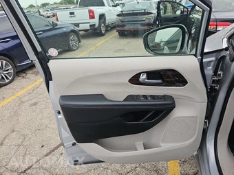 2024 Chrysler Pacifica Limited 121.6" WB - miniatura 9