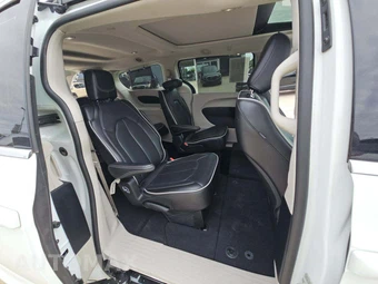 2024 Chrysler Pacifica Limited 121.6" WB - miniatura 17