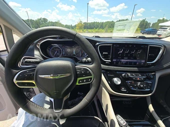2024 Chrysler Pacifica Limited 121.6" WB – miniatura 10