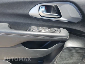 2024 Chrysler Pacifica Touring 121.6" WB - miniatura 9