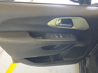 2024 Chrysler Pacifica Touring 121.6" WB – miniatura 9