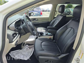 2024 Chrysler Pacifica Touring L 121.6" WB - miniatura 3