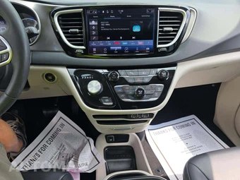 2024 Chrysler Pacifica Touring L 121.6" WB - miniatura 7