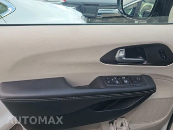 2024 Chrysler Pacifica Touring L 121.6" WB - miniatura 9