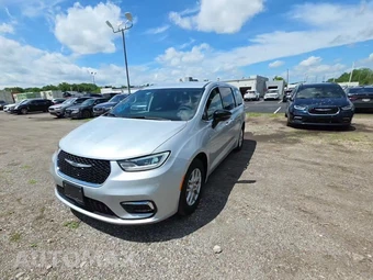 2024 Chrysler Pacifica Touring L 121.6" WB