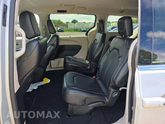 2024 Chrysler Pacifica Touring L 121.6" WB - miniatura 10