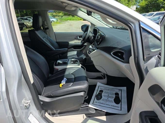 2024 Chrysler Pacifica Touring L 121.6" WB - miniatura 16