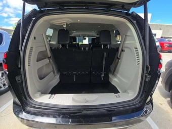 2024 Chrysler Pacifica Touring L 121.6" WB - miniatura 12