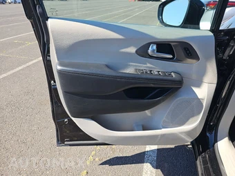 2024 Chrysler Pacifica Touring L 121.6" WB - miniatura 9