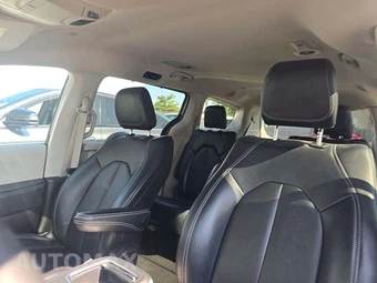 2024 Chrysler Pacifica Touring L 121.6" WB - miniatura 11