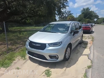 2024 Chrysler Pacifica Touring L 121.6" WB