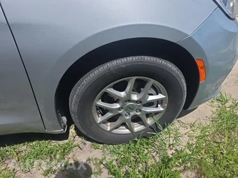 2024 Chrysler Pacifica Touring L 121.6" WB - miniatura 9