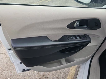 2024 Chrysler Pacifica Touring L 121.6" WB - miniatura 15