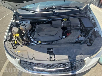 2024 Chrysler Pacifica Touring L 121.6" WB - miniatura 15