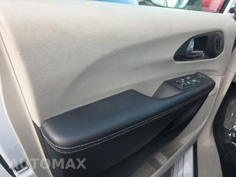 2024 Chrysler Pacifica Touring L 121.6" WB - miniatura 9