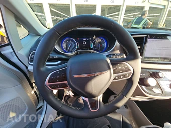 2024 Chrysler Pacifica Touring L 121.6" WB - miniatura 16