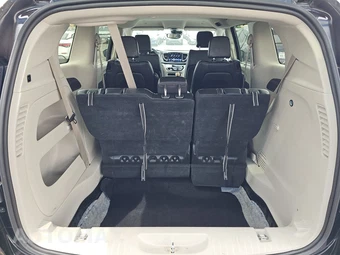 2024 Chrysler Pacifica Touring L 121.6" WB - miniatura 17
