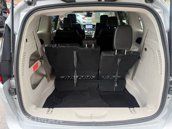 2024 Chrysler Pacifica Touring L 121.6" WB - miniatura 11