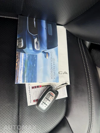 2024 Chrysler Pacifica Touring L 121.6" WB - miniatura 16