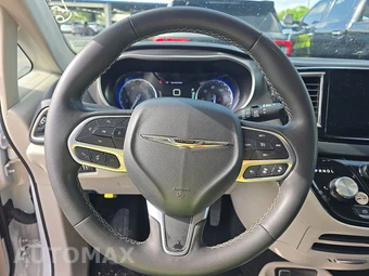 2024 Chrysler Pacifica Touring L 121.6" WB - miniatura 10