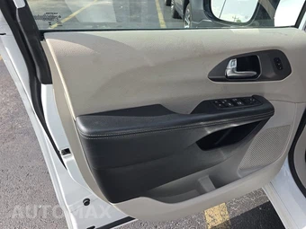2024 Chrysler Pacifica Touring L 121.6" WB - miniatura 9