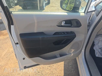 2024 Chrysler Pacifica Touring L 121.6" WB - miniatura 9