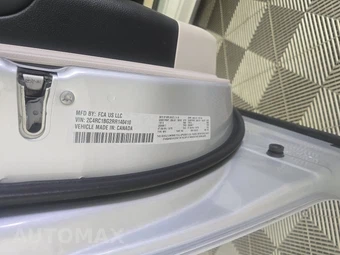 2024 Chrysler Pacifica Touring L 121.6" WB - miniatura 16
