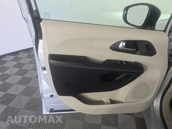 2024 Chrysler Pacifica Touring L 121.6" WB - miniatura 9
