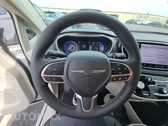 2024 Chrysler Pacifica Touring L 121.6" WB - miniatura 10