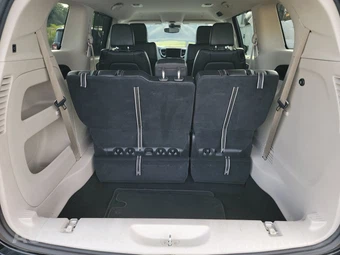 2024 Chrysler Pacifica Touring L 121.6" WB - miniatura 23