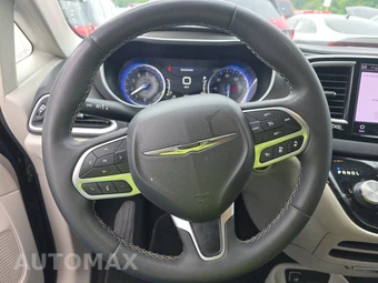 2024 Chrysler Pacifica Touring L 121.6" WB - miniatura 10