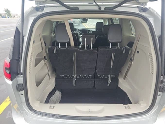2024 Chrysler Pacifica Touring L 121.6" WB - miniatura 18