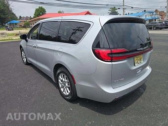 2024 Chrysler Pacifica Touring L 121.6" WB - miniatura 2