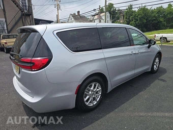 2024 Chrysler Pacifica Touring L 121.6" WB - miniatura 3