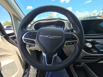 2024 Chrysler Pacifica Touring L 121.6" WB - miniatura 16