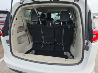 2024 Chrysler Pacifica Touring L 121.6" WB - miniatura 24