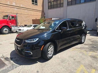 2024 Chrysler Pacifica Touring L 121.6" WB
