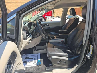 2024 Chrysler Pacifica Touring L 121.6" WB - miniatura 6
