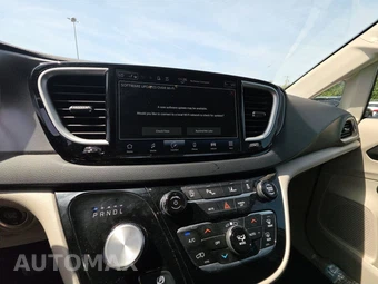 2024 Chrysler Pacifica Touring L 121.6" WB - miniatura 11