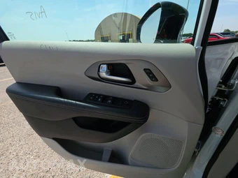 2024 Chrysler Pacifica Touring L 121.6" WB - miniatura 9