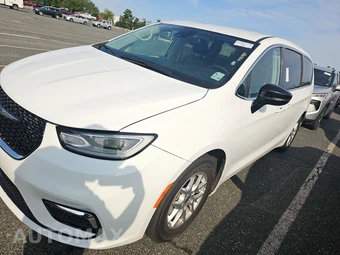 2024 Chrysler Pacifica Touring L 121.6" WB