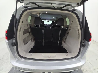 2024 Chrysler Pacifica Touring L 121.6" WB - miniatura 17