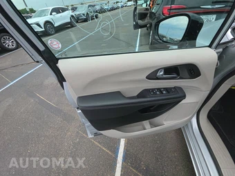 2024 Chrysler Pacifica Touring L 121.6" WB - miniatura 9