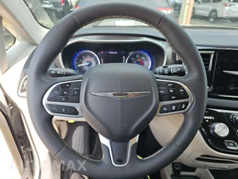 2024 Chrysler Pacifica Touring L 121.6" WB - miniatura 10
