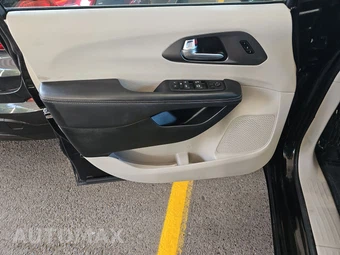 2024 Chrysler Pacifica Touring L 121.6" WB - miniatura 9