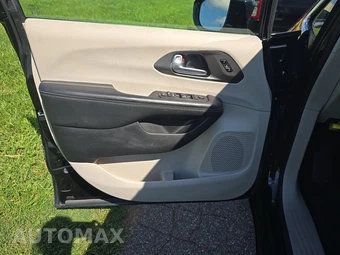 2024 Chrysler Pacifica Touring L 121.6" WB - miniatura 9