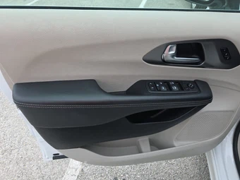 2024 Chrysler Pacifica Touring L 121.6" WB - miniatura 15