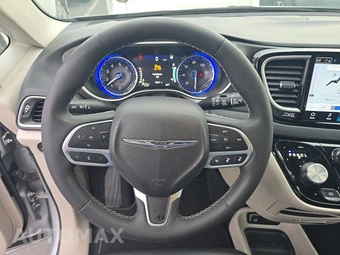 2024 Chrysler Pacifica Touring L 121.6" WB - miniatura 10