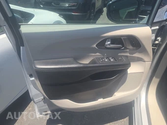 2024 Chrysler Pacifica Touring L 121.6" WB - miniatura 9