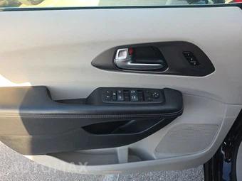 2024 Chrysler Pacifica Touring L 121.6" WB - miniatura 15